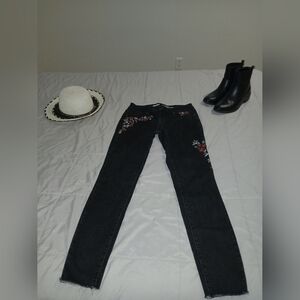 Mossimo Curvy Skinny Black Floral Embroidered Jeans Size 0
